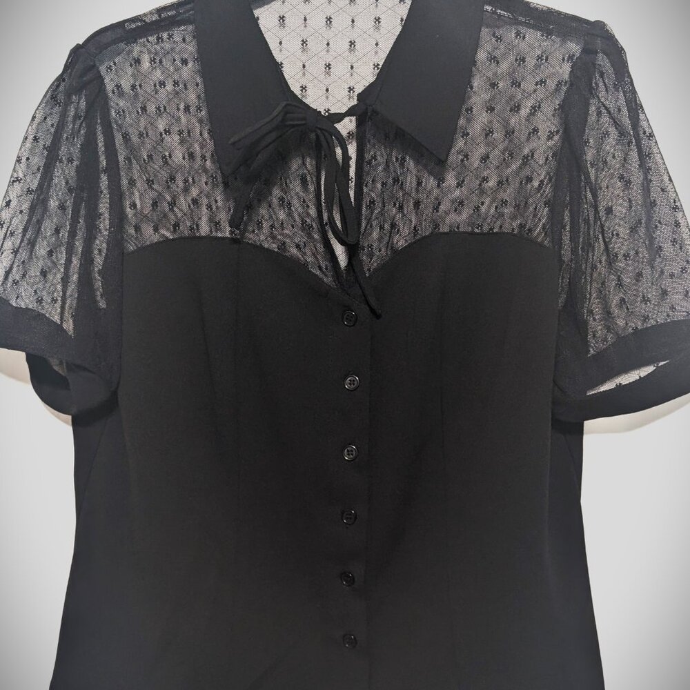 Unique Vintage Sweetheart neck button down - Picture 2 of 3